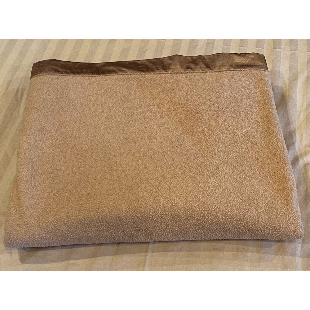 Fab Industries Park Avenue Brown Satin Trimmed‎ Blanket 76x96 Vtg. Dupont Poly.